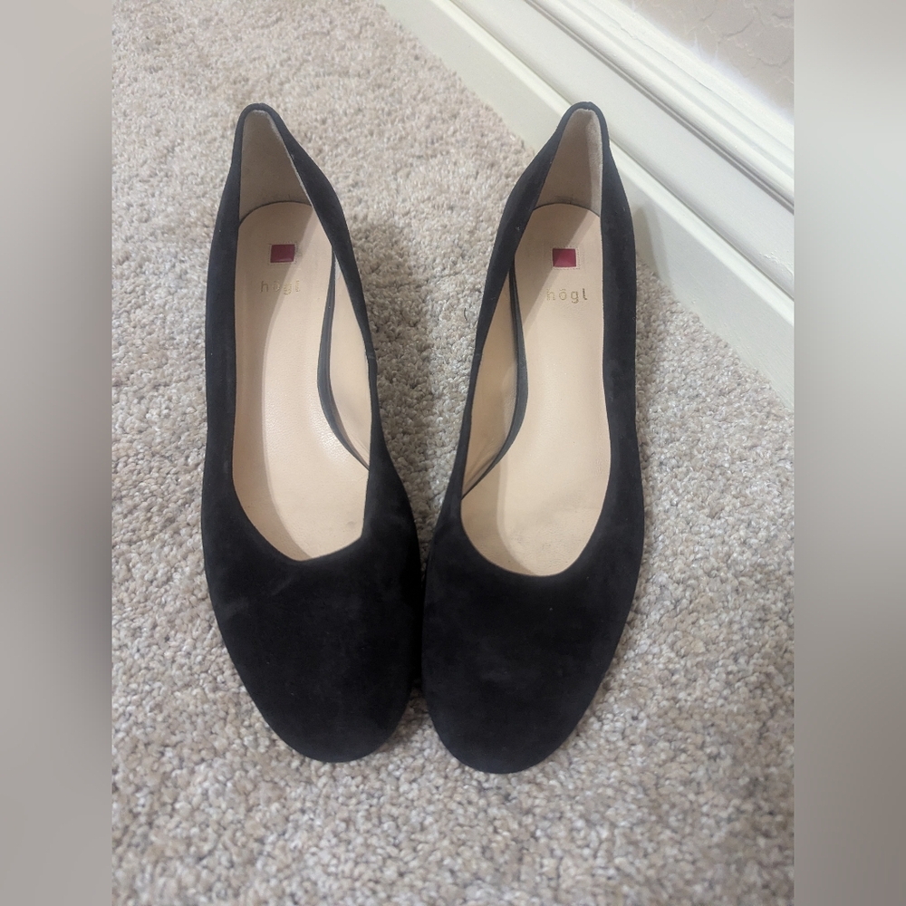 Elegant Black Suede Heels with Rounded Toe